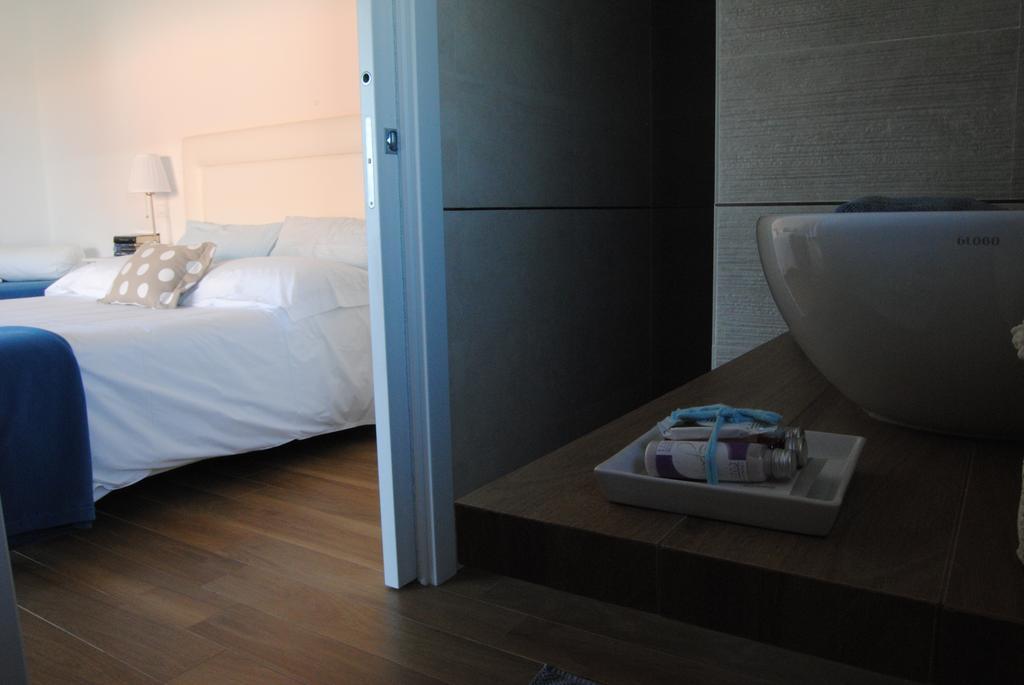 B&B La Gatta Sul Tetto Borgo san Donato  Exterior foto